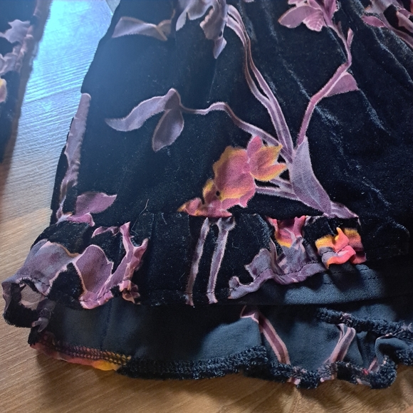 Black Velvet Magenta Pink Floral Blossom Burnout Velvet Flare Sleeve Playsuit - Picture 4 of 4